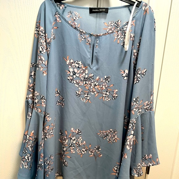 Ivanka trump long sleeves blouse - Picture 2 of 3